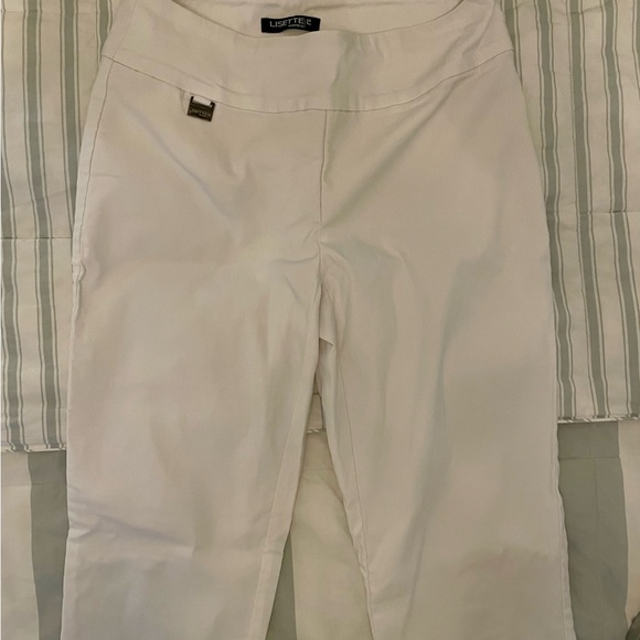 Lisset - Picture 2 of 5